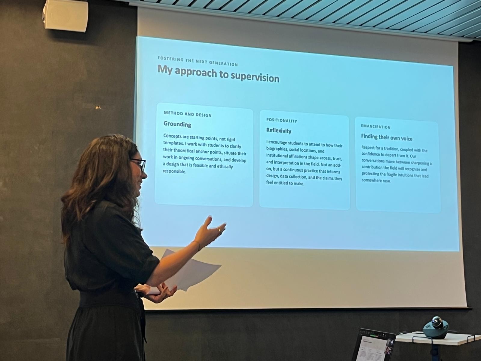 Farah Kodeih presenting her approach to doctoral supervision during her HDR defense